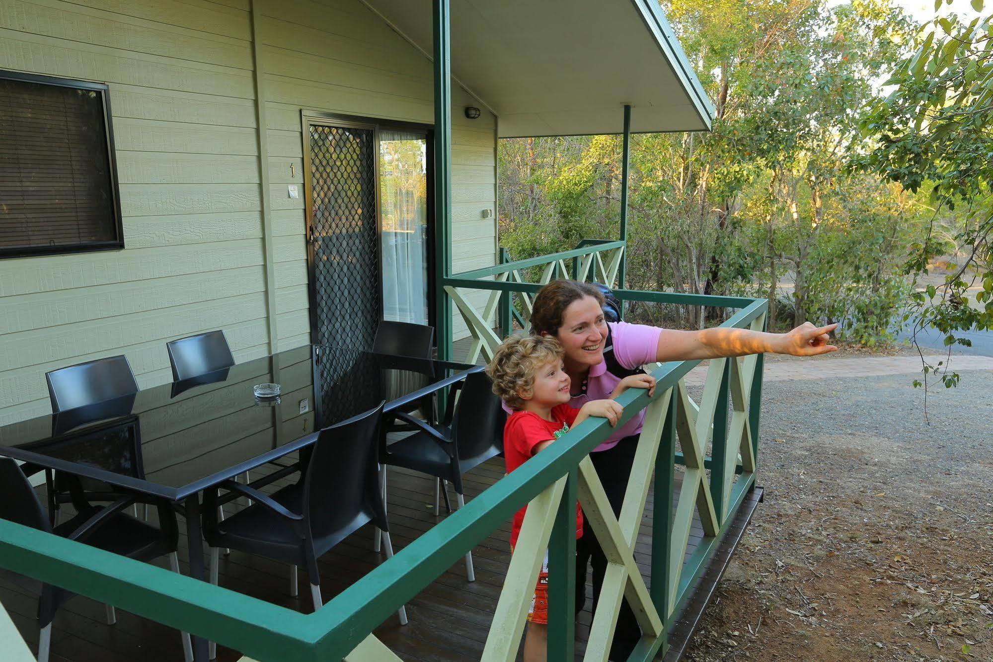 Capricorn Caves Hotel Rockhampton Exterior foto